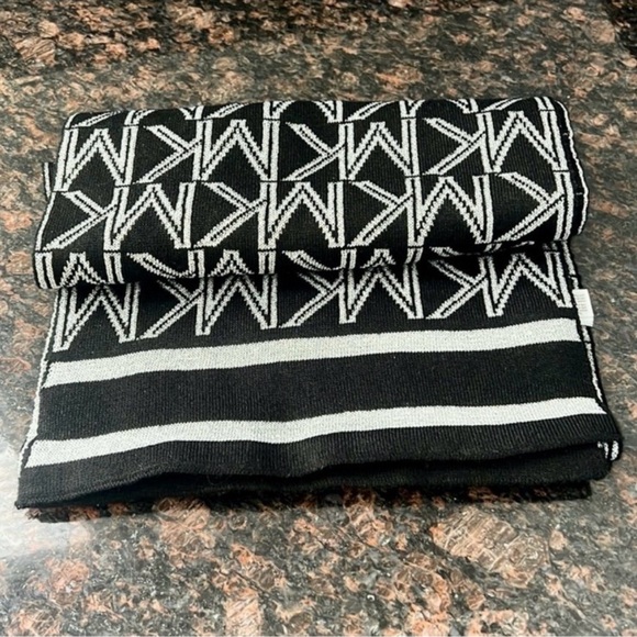 Michael Kors black and silver scarf - Picture 4 of 5
